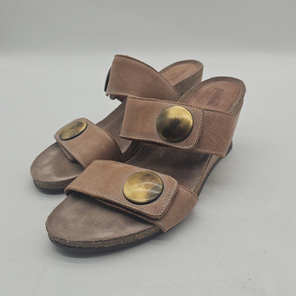 Taos Carousel leather two strap slip on wedge sandals sz 39 /8.5